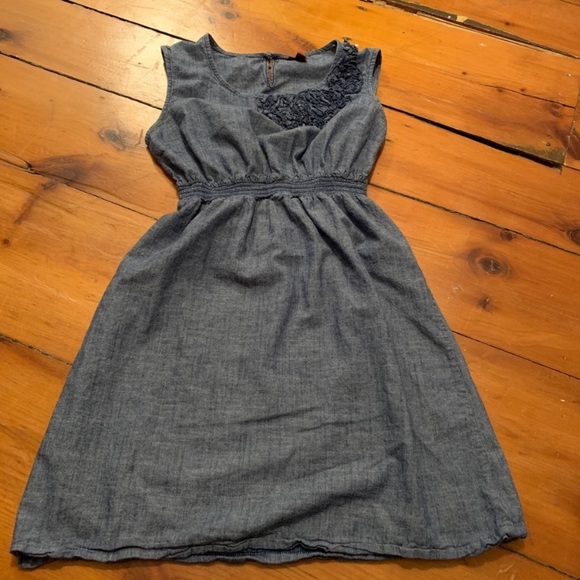 Merona Dresses & Skirts - Merona Chambray Dress